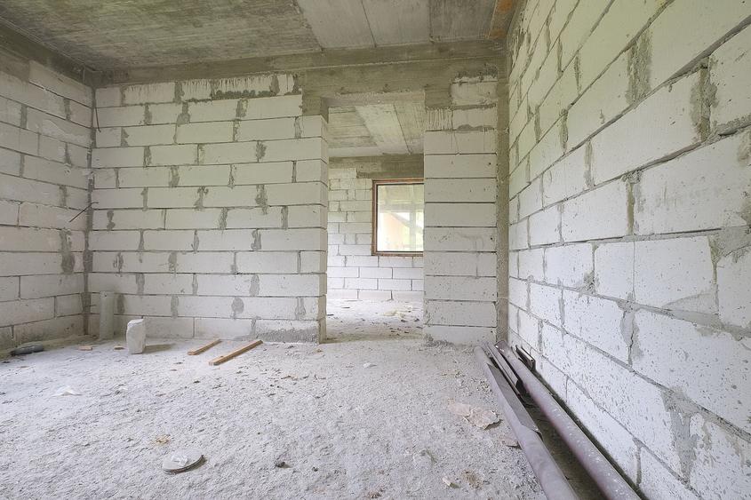 Casă cu 9 camere cu Teren 250 Mp în Valea Popii