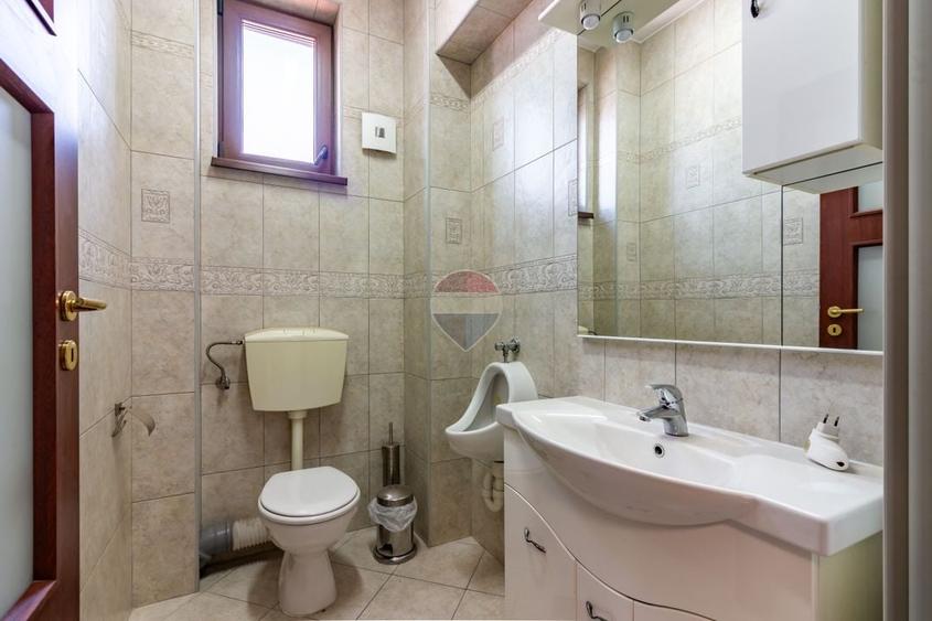 Casă individuală cu 6 camere cu Teren 235 Mp în Ferentari