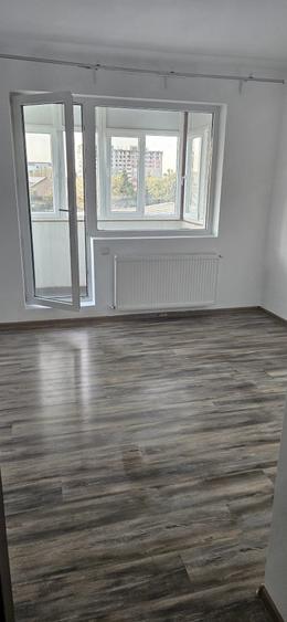 Apartament cu 3 camere decomandat, mobilat în Rahova