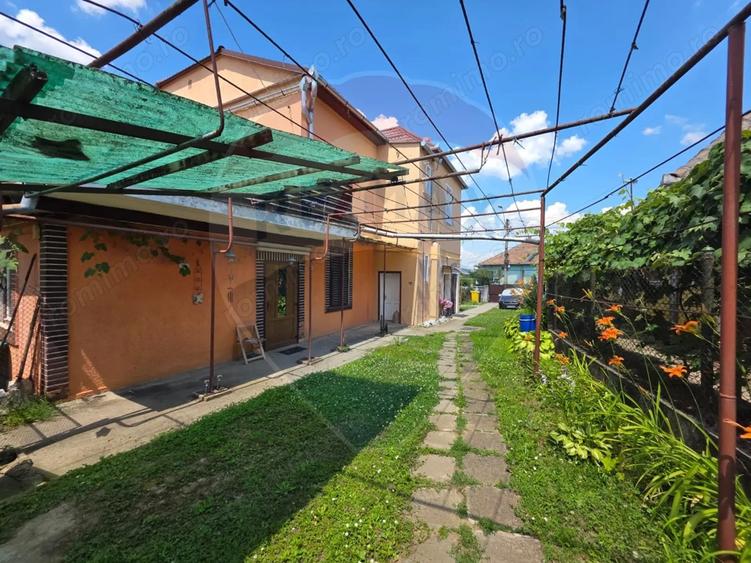 Apartament cu 3 camere decomandat, mobilat în Vitrometan