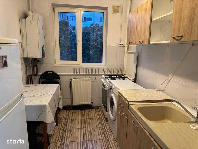 Apartament cu 3 camere decomandat în Drumul Taberei