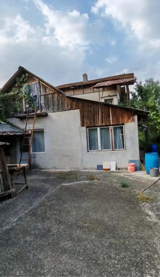 Casă cu 5 camere cu Teren 120 Mp în Teiu
