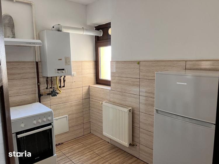 Apartament cu 3 camere, mobilat în Vasile Aaron