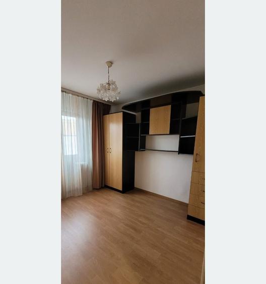 Apartament cu 3 camere semidecomandat în Exterior Vest