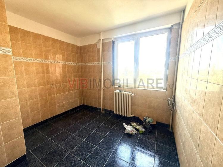 Apartament cu 3 camere semidecomandat în Lizeanu