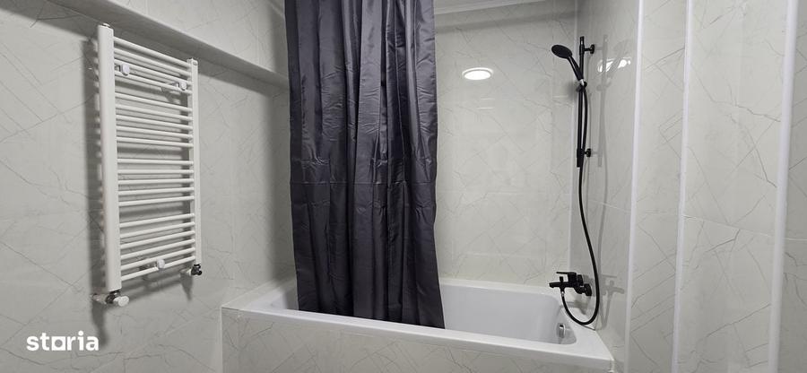 Apartament cu 3 camere în Apărătorii Patriei