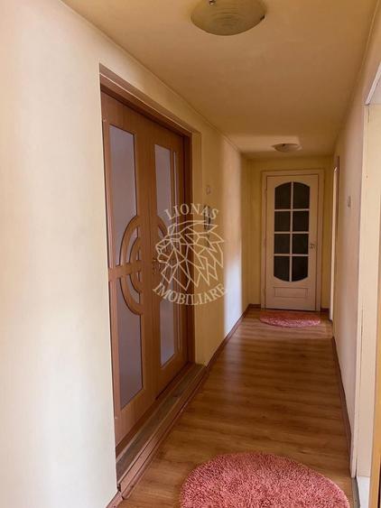Apartament cu 4 camere decomandat, mobilat în Calea Moldovei