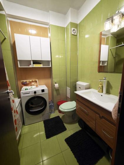 Apartament cu 3 camere decomandat în Fratelia