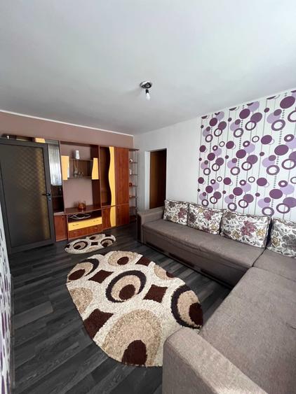 Apartament cu 3 camere semidecomandat în Central