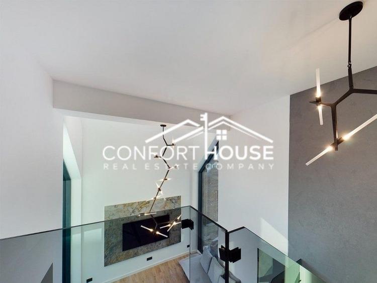 Duplex cu 7 camere cu Piscina în Iancu Nicolae