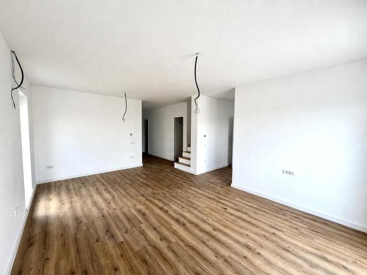 Duplex cu 5 camere cu Teren 354 Mp în Moșnița Nouă