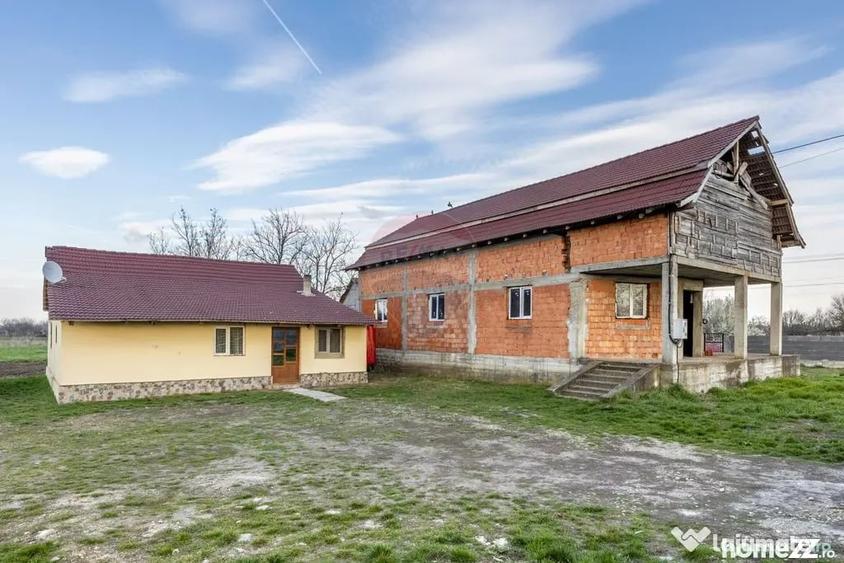 Casă cu 4 camere cu Teren 2056 Mp în Iratoșu