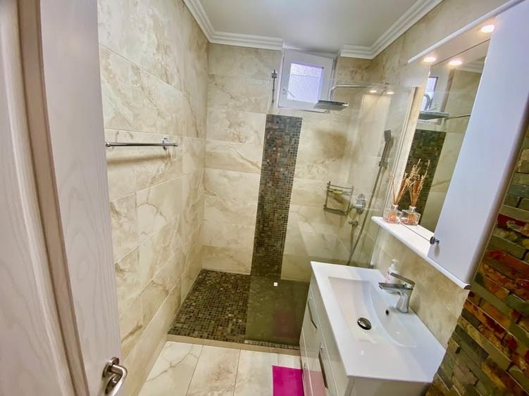 Apartament cu 2 camere decomandat, mobilat în Vest — fotografia 3