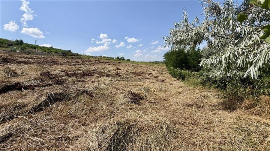 Teren Construcții intravilan de 1500 mp, în Popricani