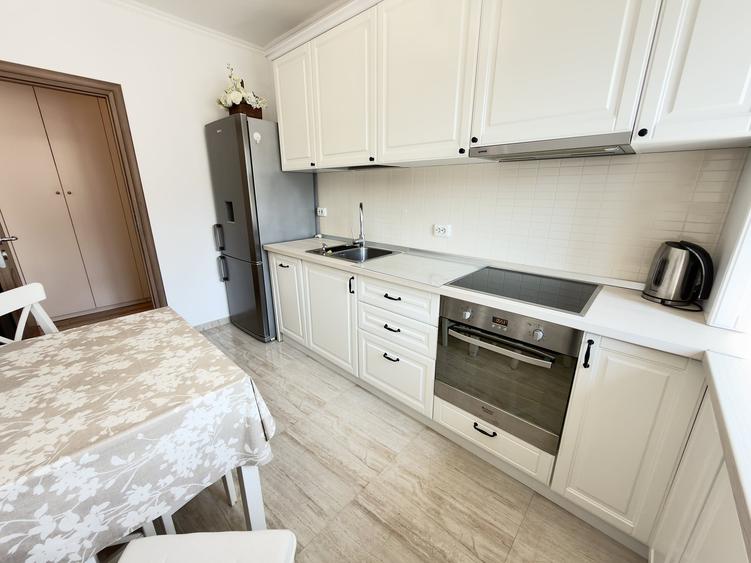 Apartament cu 3 camere semidecomandat, mobilat în Lacul Tei