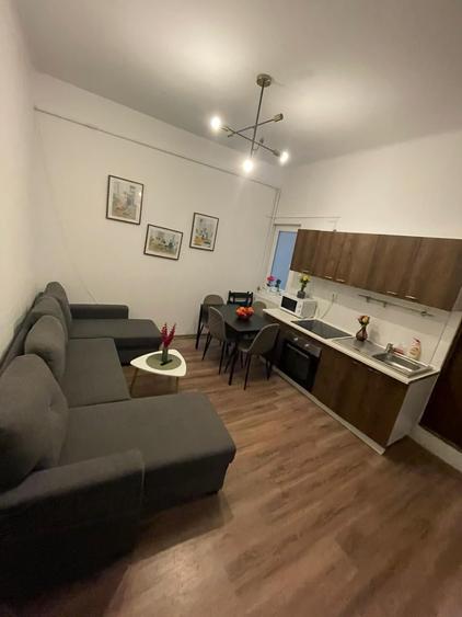 Apartament cu 4 camere decomandat în P-ța Universității