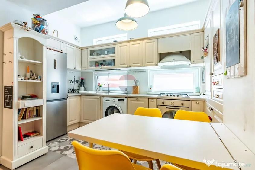 Apartament cu 4 camere semidecomandat în Turda