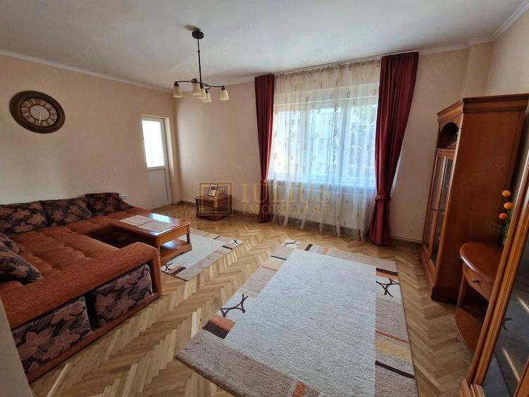 Apartament cu 4 camere decomandat în Neptun
