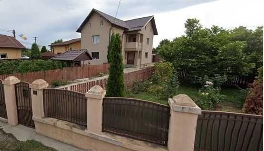 Casă cu 4 camere în Viișoara