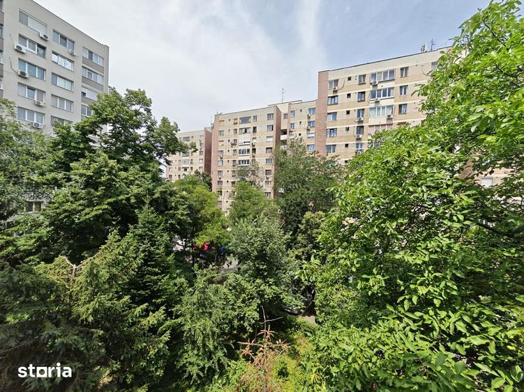Apartament cu 3 camere semidecomandat în Drumul Taberei