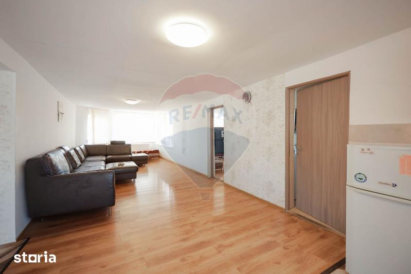 Casă cu 5 camere cu Teren 300 Mp în Sânmartin