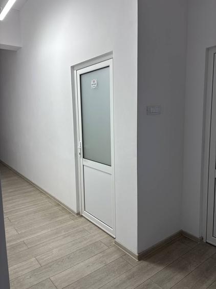 Birou, de 38 mp, în Baza 3