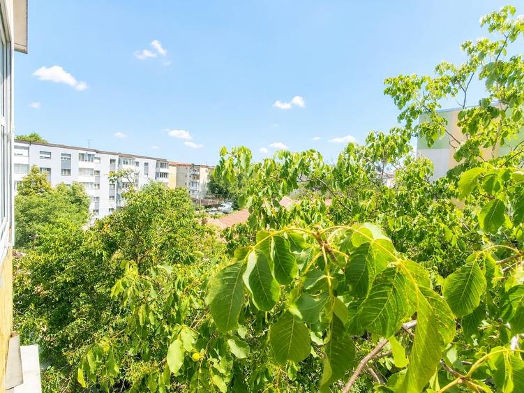 Apartament cu 2 camere semidecomandat, mobilat în Girocului