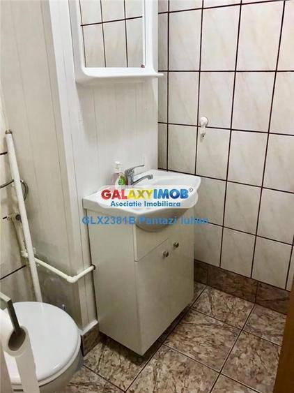 Apartament cu 3 camere semidecomandat, mobilat în Gorjului