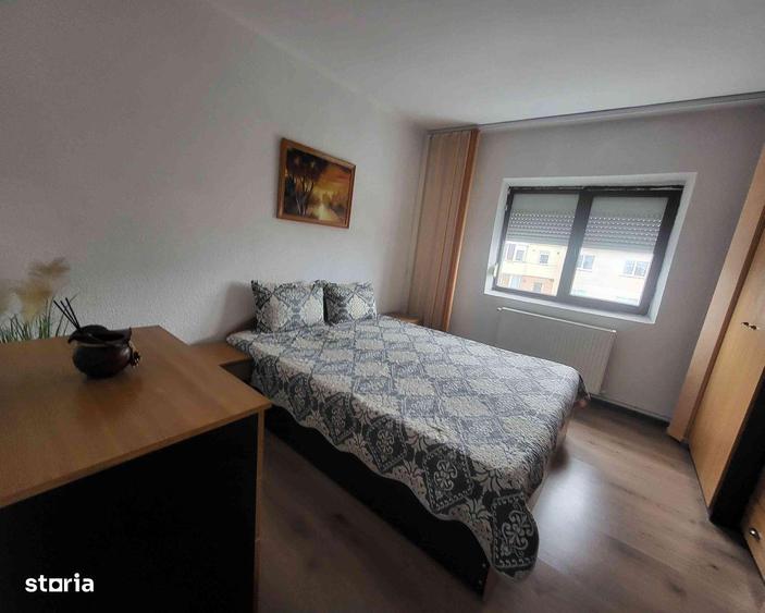 Apartament cu 3 camere decomandat în Central