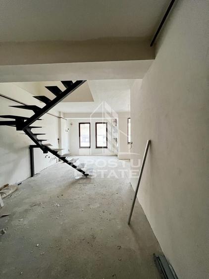 Apartament cu 4 camere semidecomandat în Alfa