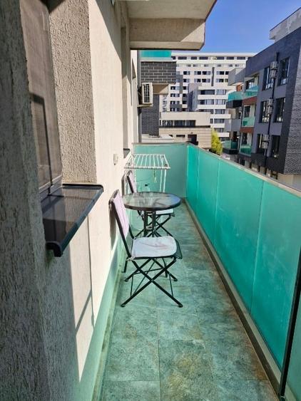 Apartament cu 3 camere semidecomandat, mobilat în Central