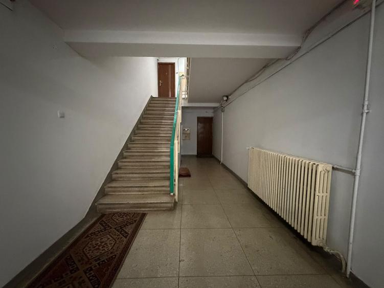 Apartament cu 4 camere decomandat în Titan