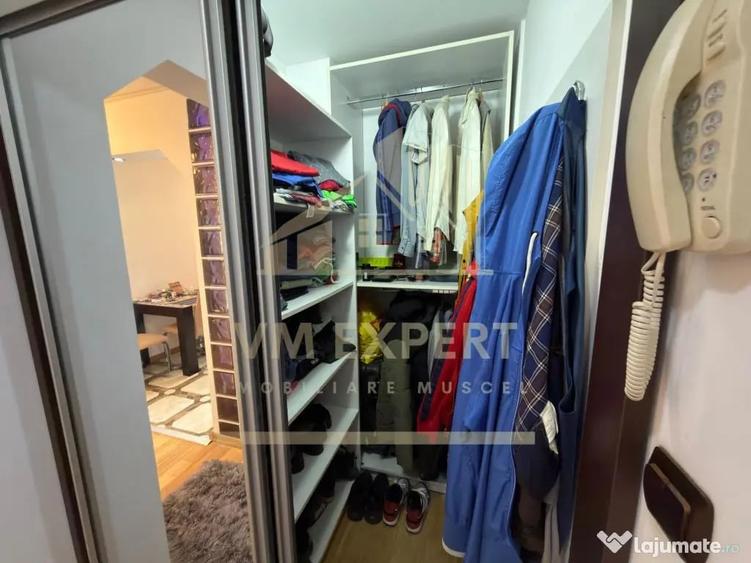 Apartament cu 3 camere decomandat în Sud