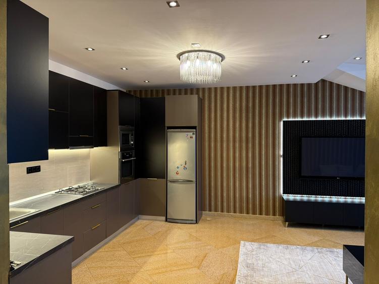 Apartament cu 3 camere decomandat, mobilat în Mărgeanului