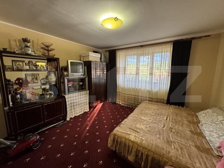 Casă individuală cu 6 camere cu Teren 2500 Mp în Simeria