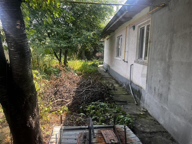 Casă individuală cu 4 camere cu Teren 1000 Mp în Central