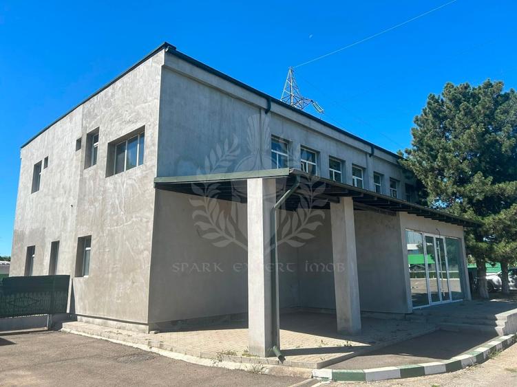 Spațiu comercial, de 900 mp, în Bucov