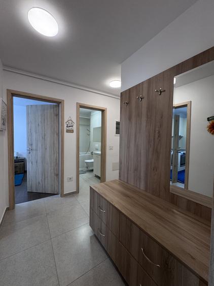 Apartament cu 2 camere decomandat, mobilat în Tractorul