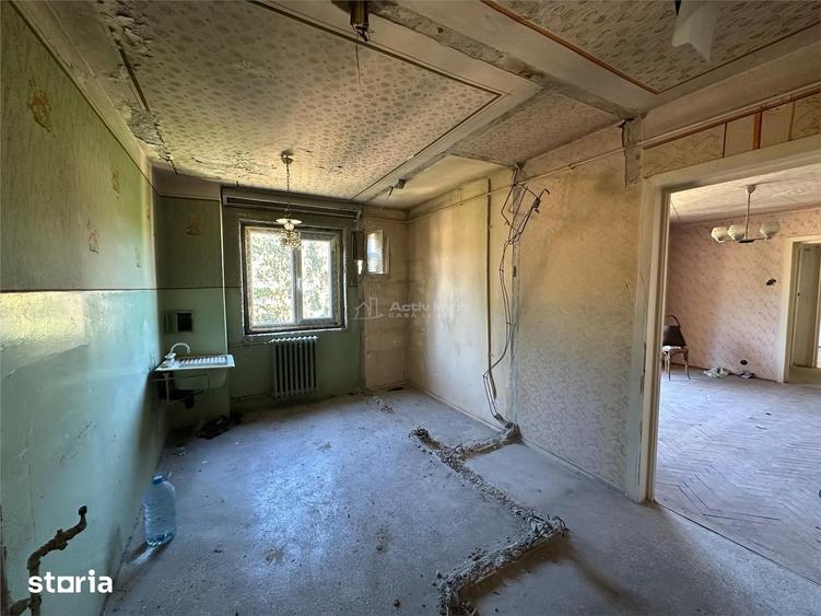 Apartament cu 3 camere semidecomandat în Central
