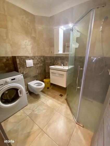 Apartament cu 3 camere semidecomandat în Central