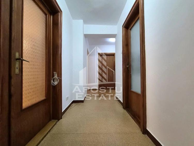 Apartament cu 4 camere decomandat în Malul Mureșului