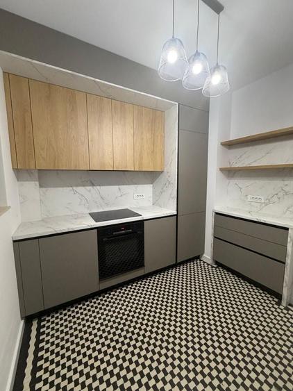 Apartament cu 3 camere decomandat în Lahovari