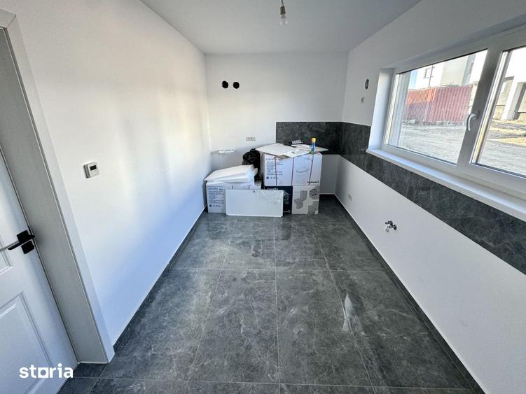 Casă cu 5 camere cu Teren 200 Mp în Valea Lupului