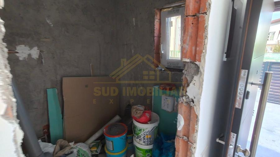 Casă individuală cu 4 camere cu Canalizare în Glina