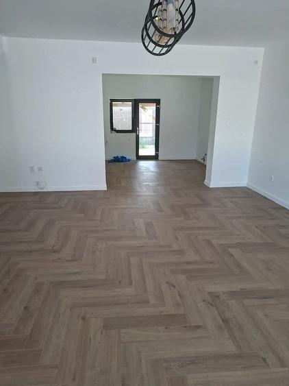 Casă cu 6 camere cu Teren 540 Mp în Central