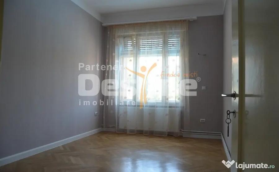 Apartament cu 4 camere decomandat în Central