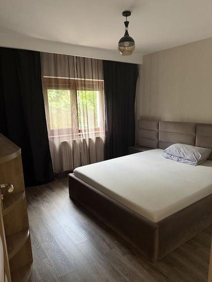 Apartament cu 3 camere decomandat în Exterior Vest