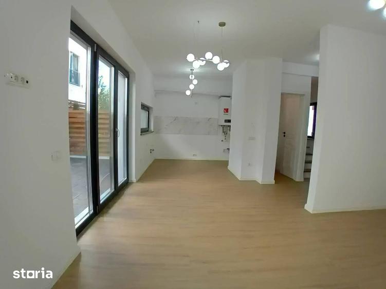 Casă cu 5 camere cu Teren 175 Mp în Străulești