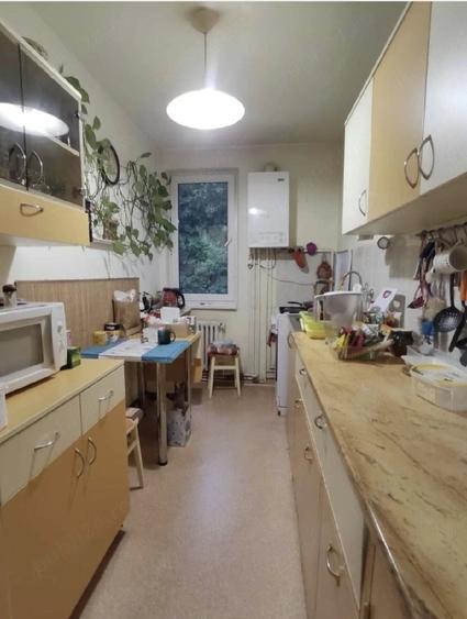 Apartament cu 3 camere decomandat în Cornișa