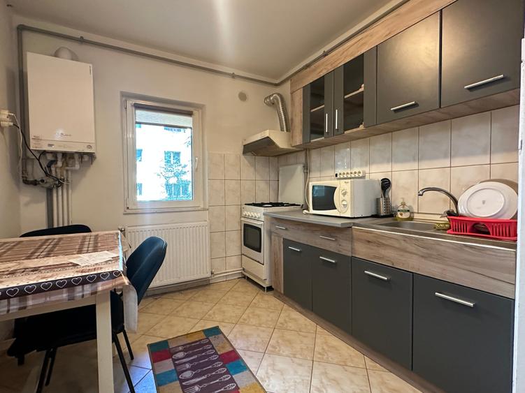 Apartament cu 2 camere decomandat în Soarelui